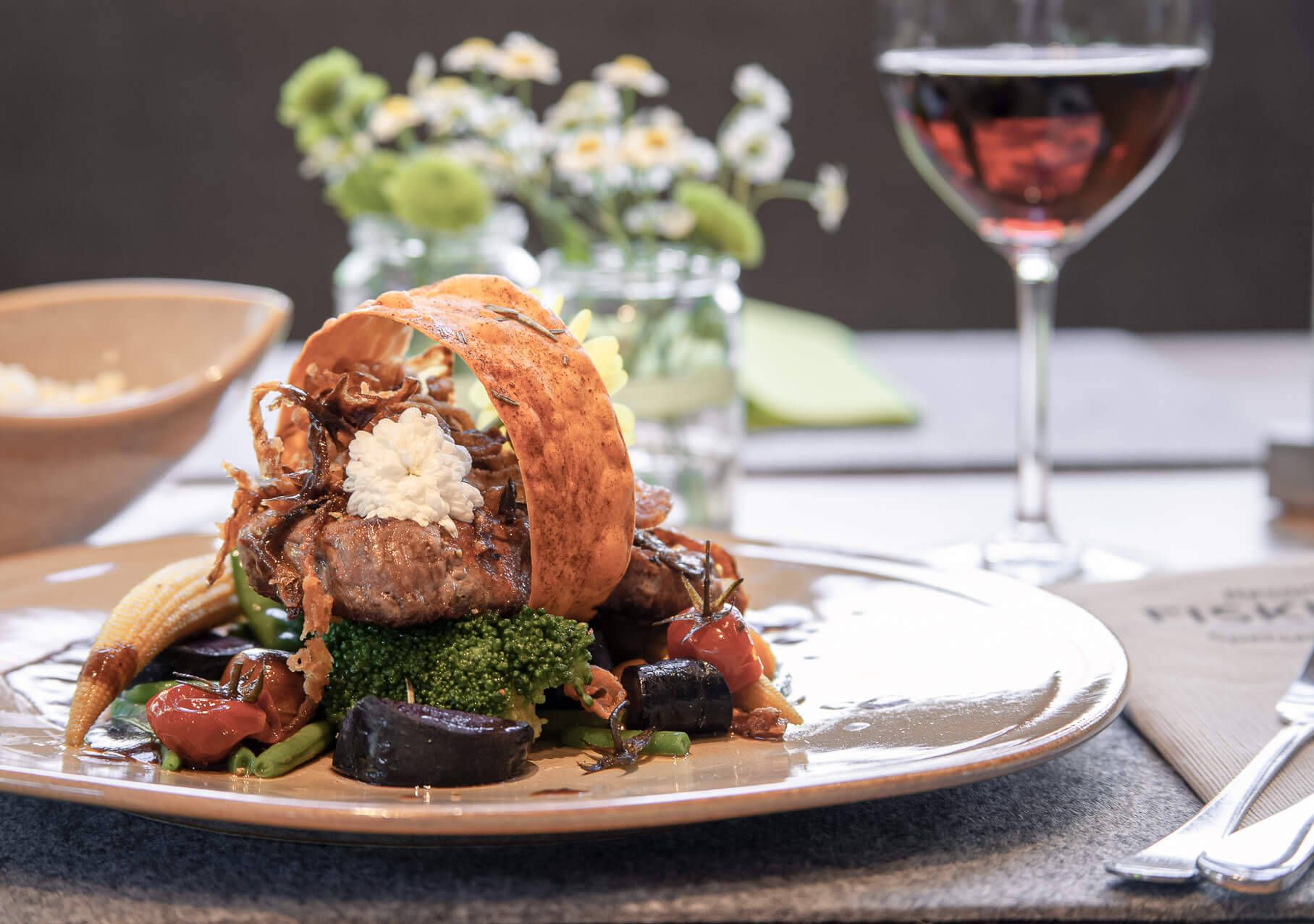 Elegantes, hochwertig angerichtetes Gericht – exklusive Gourmet-Kreation für Feinschmecker und besondere Genussmomente.