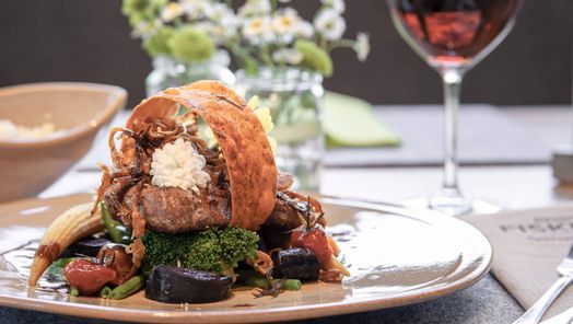 Elegantes, hochwertig angerichtetes Gericht – exklusive Gourmet-Kreation für Feinschmecker und besondere Genussmomente.