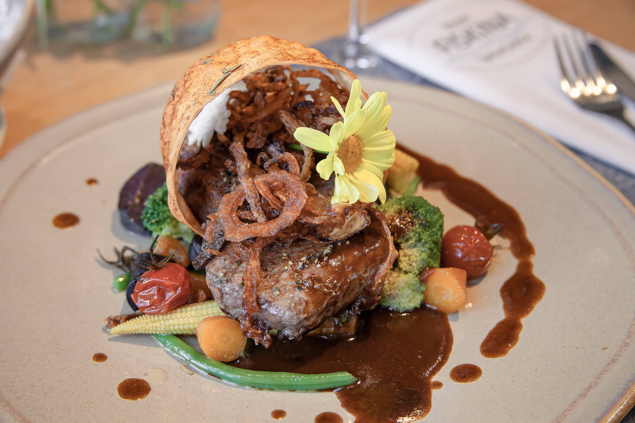 Elegantes, hochwertig angerichtetes Gericht – exklusive Gourmet-Kreation für Feinschmecker und besondere Genussmomente.