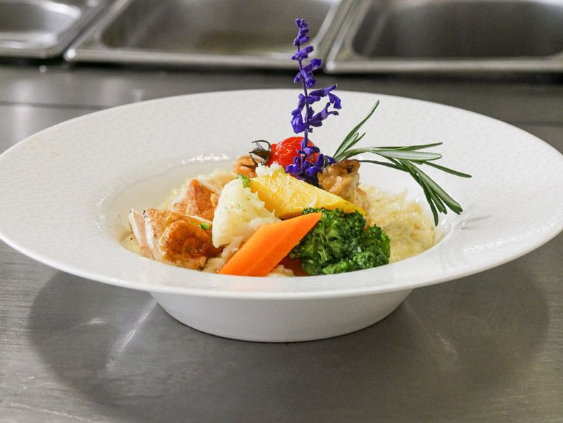 Leckeres Essen bei einer privaten Feier – liebevoll angerichtete Speisen in festlicher Atmosphäre für besondere Anlässe.