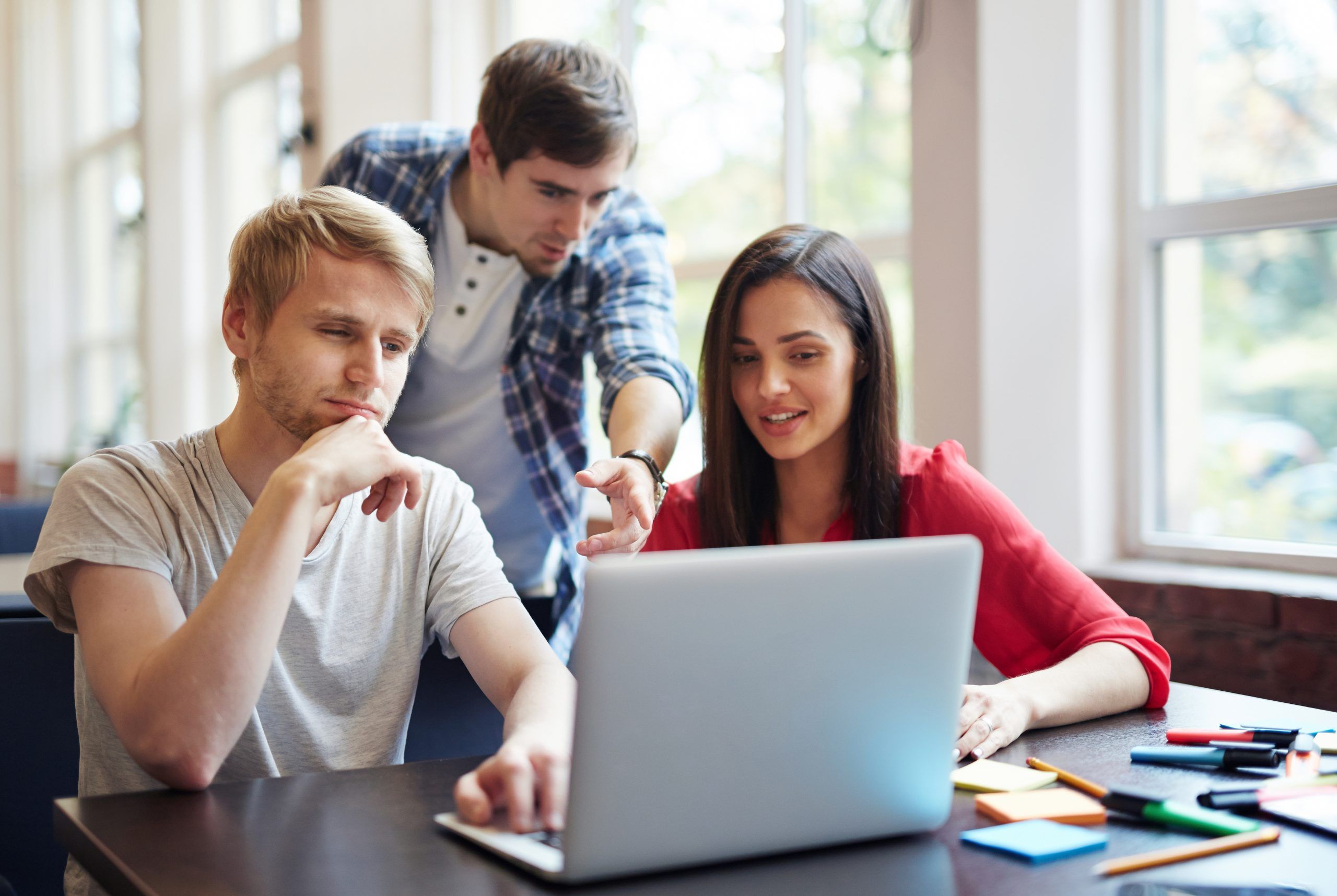 People discussing Webinar