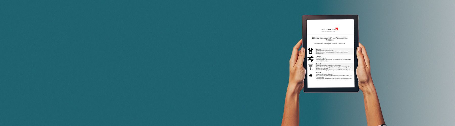 Zwei Hände halten ein Ipad auf dem die 360-Grad-Software von Rogator geöffnet ist.