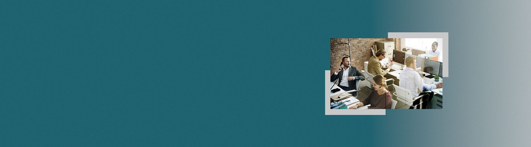 Kollegen sitzen im Großraumbüro und führen die Paneladministration durch.