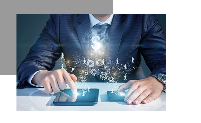 Mit der Panelmigration Effizienz steigern. Ein Mann im Anzug überträgt sein Online-Panel symbolisch von einem mobilen Endgerät zum Tablet.