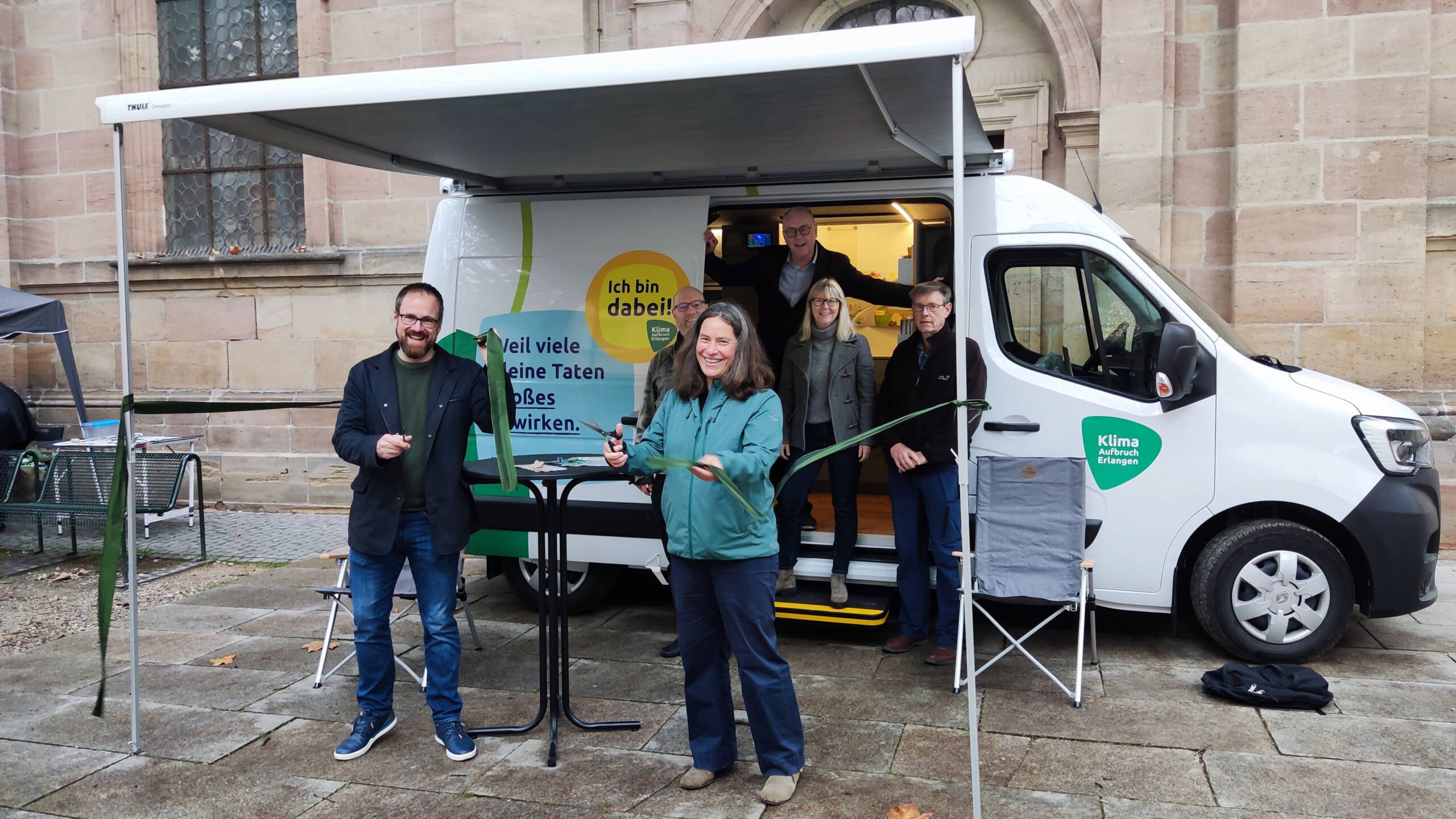 Eröffnung des Erlanger Klimamobils durch Oberbürgermeister Dr. Florian Janik und Klimaschutz-Referentin Sabine Bock.