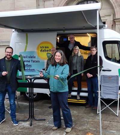Eröffnung des Erlanger Klimamobils durch Oberbürgermeister Dr. Florian Janik und Klimaschutz-Referentin Sabine Bock.