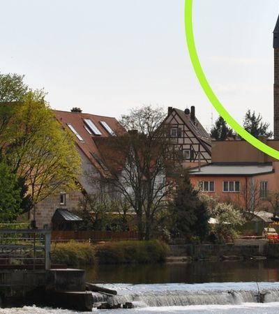Kirche Bruck und Regnitz im Vordergrund