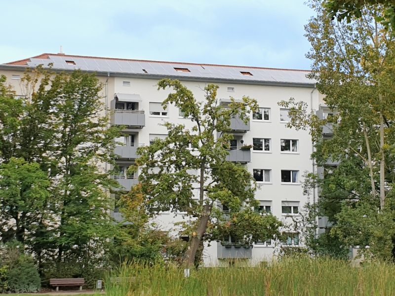 Mehrparteienhaus mit PV-Anlage