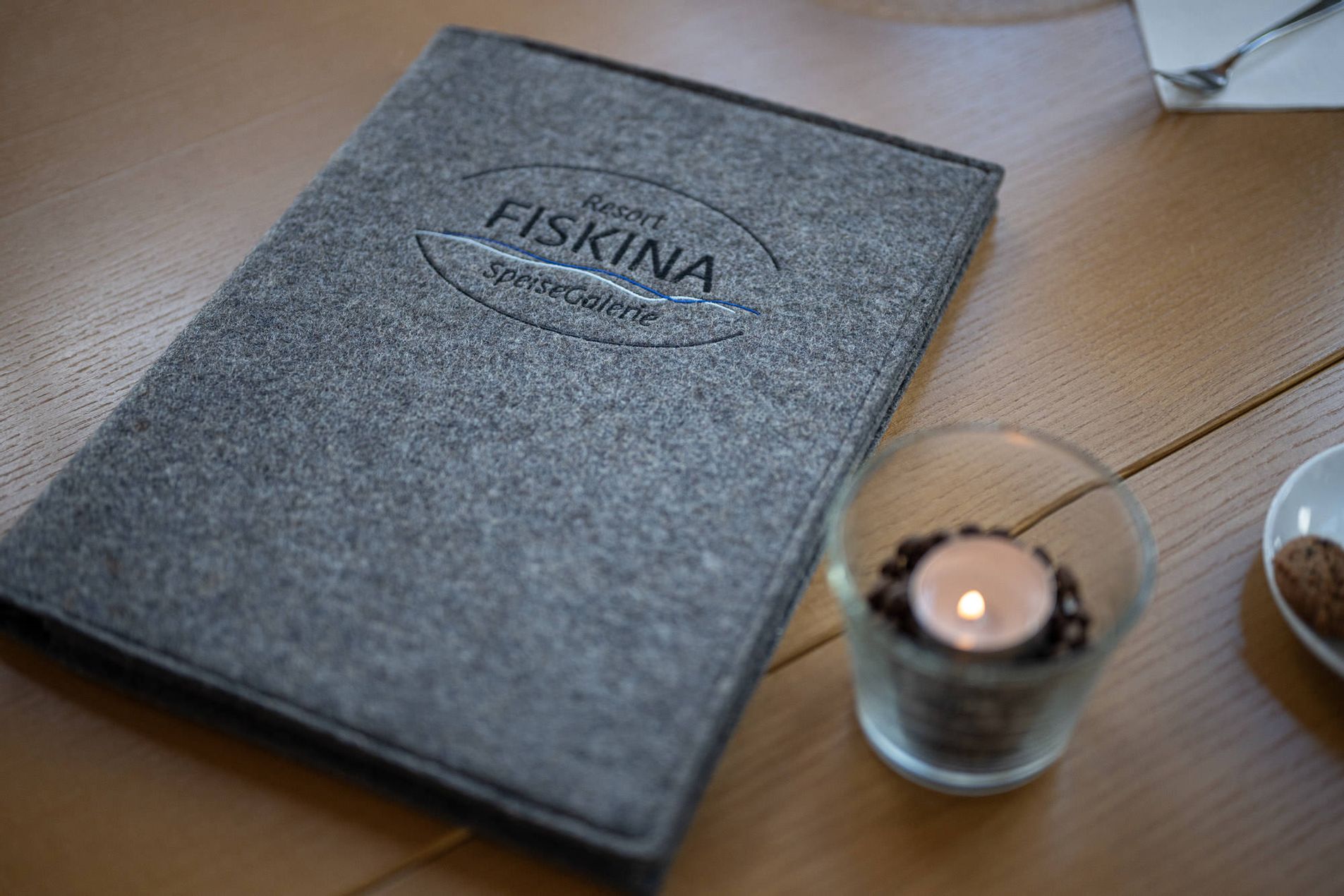 Ein Blick auf die Speisekarte der Speisegalerie Fischen – vielfältige kulinarische Angebote, liebevoll zusammengestellt.