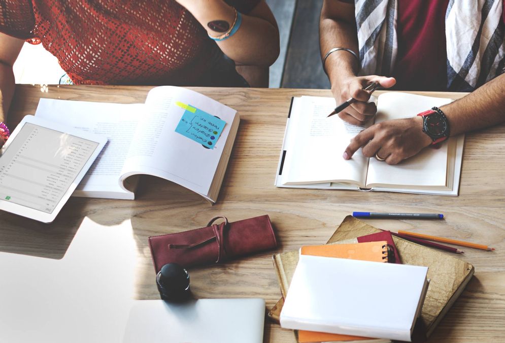 Case Studies bearbeitet Personen am lernen