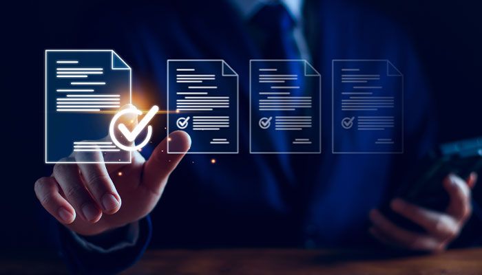 Person bewertet bei einer Online-Umfrage im monadischen Design eine Produktvariante.