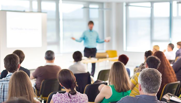 Software_Schulungen_AdobeStock_92365513_700x400