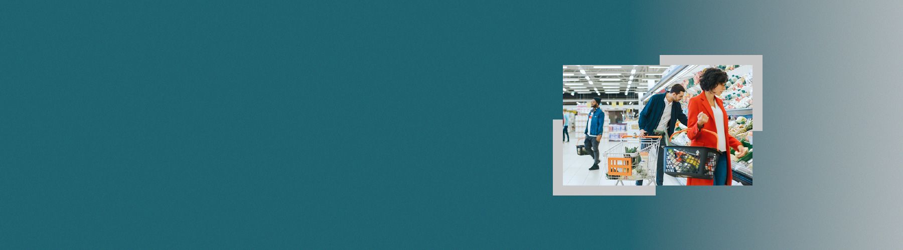 Menschen im Supermarkt suchen Lebensmittel, um anschließend B2C-Kundenfeedback abzugeben.
