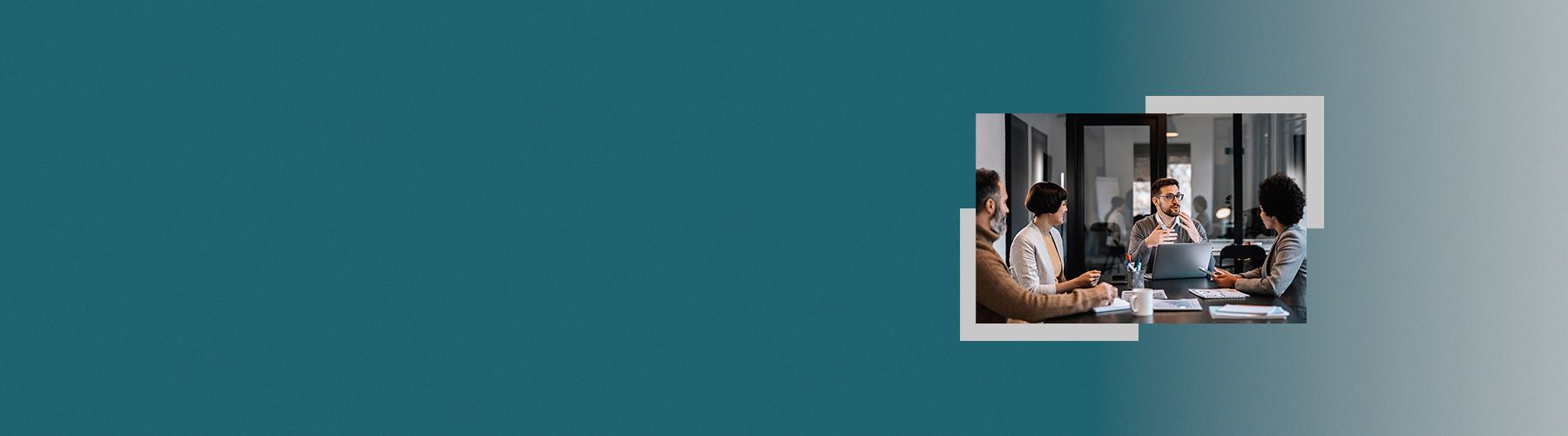 Eine Gruppe plant im Büro einen neuen Konzept- und Produkttest.