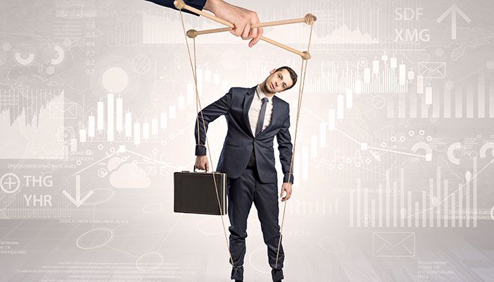 Ein Geschäftsmann hängt wie eine Marionette an den Strängen einer anderen Person und zeigt die Gefahr von gefälschte Fragebögen.