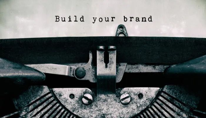 Employer Value Proposition "Build your brand" Schreibmaschine