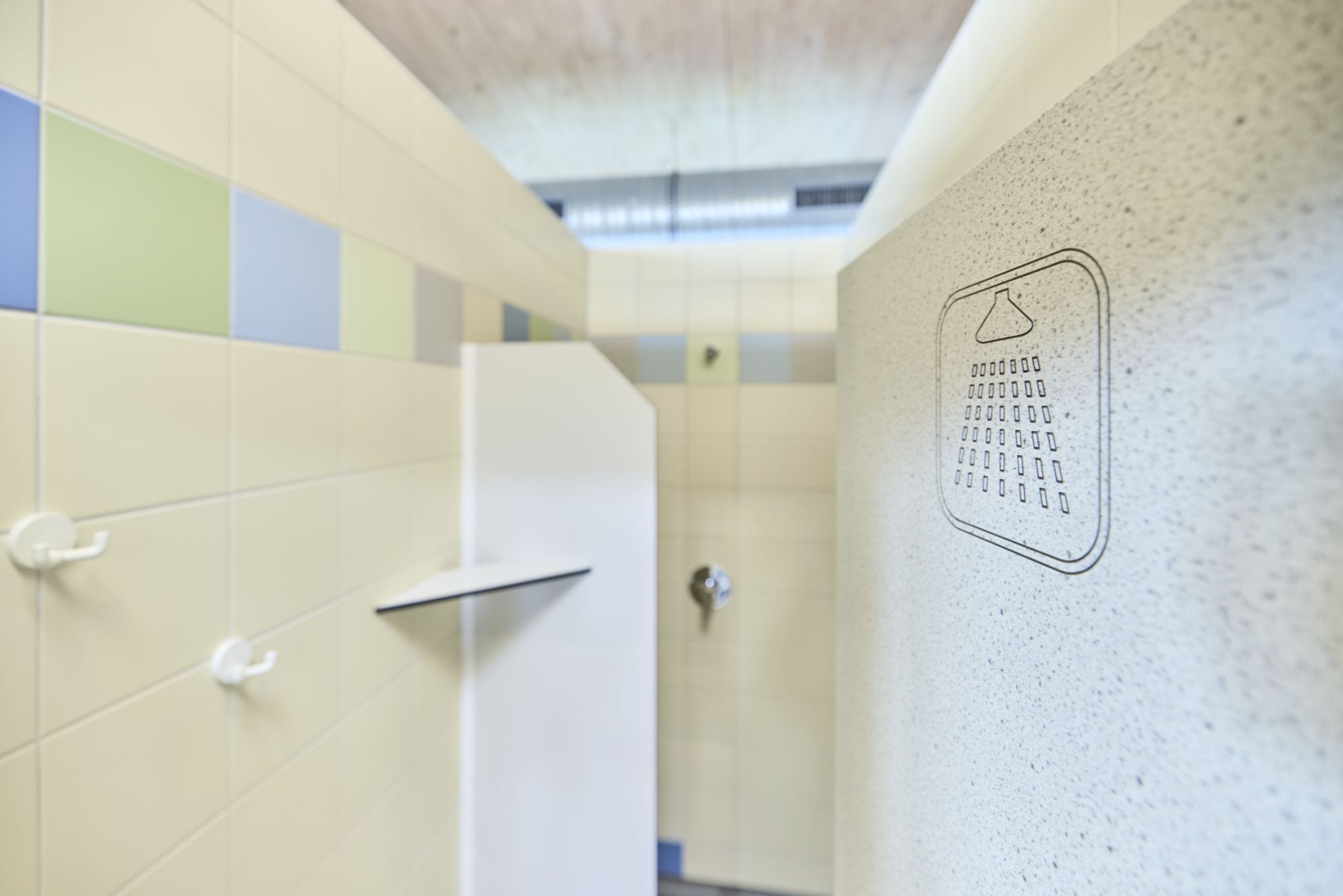 Duschraum im Sanitärgebäude auf dem Campingplatz Rantum