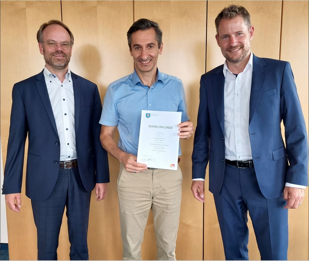 Bürgermeister Arman Aigner erhält Dank für 25 Jahre im öffentlichen Dienst