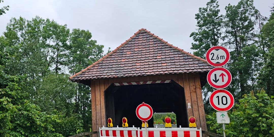 Hochwasser: Brücke Oberbaumbarten gesperrt
