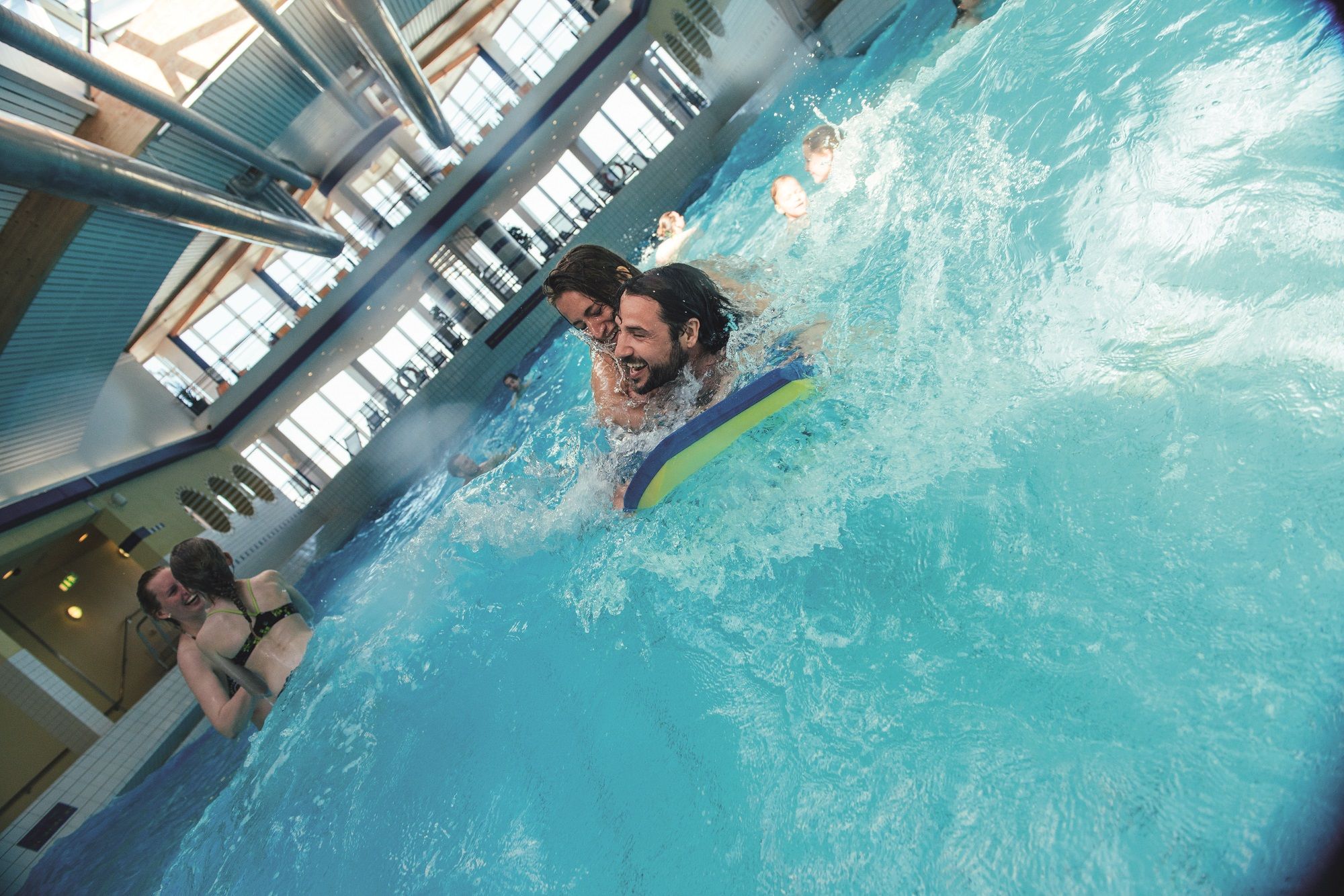 Wellenbecken in der Badelandschaft der Sylter Welle