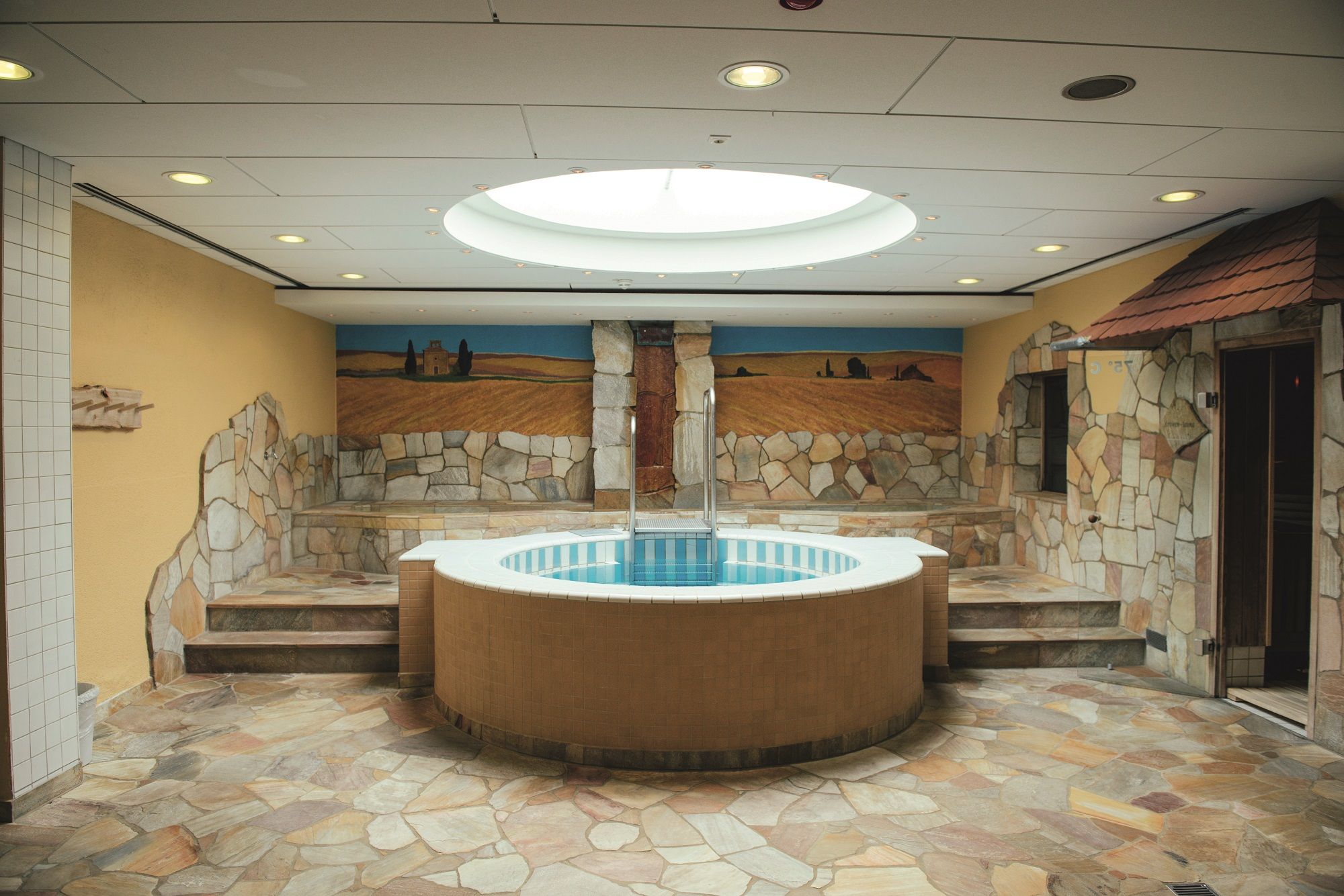 Tauchbecken in der Saunalandschaft der Sylter Welle