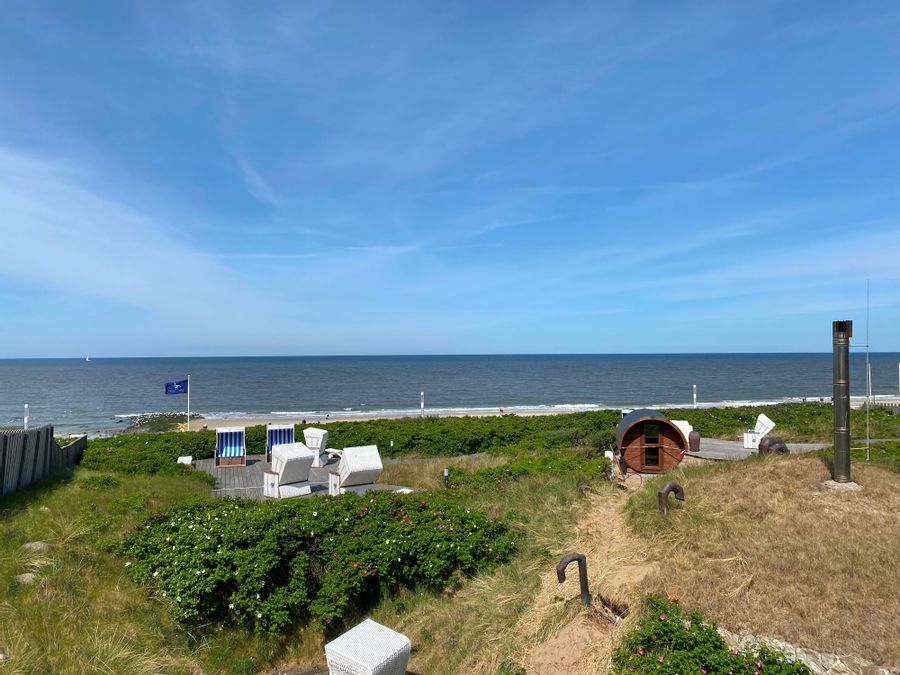 Fasssauna im Saunagarten der Sylter Welle