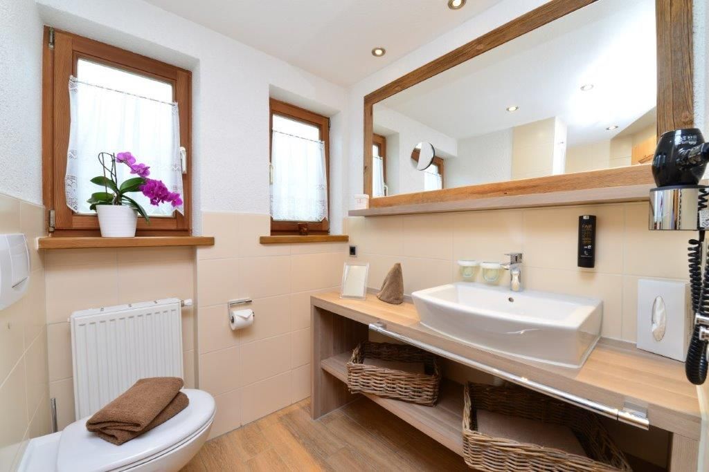 Landhotel Alphorn im Allgäu Apartment Badezimmer