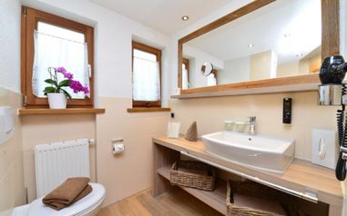 Landhotel Alphorn im Allgäu Apartment Badezimmer
