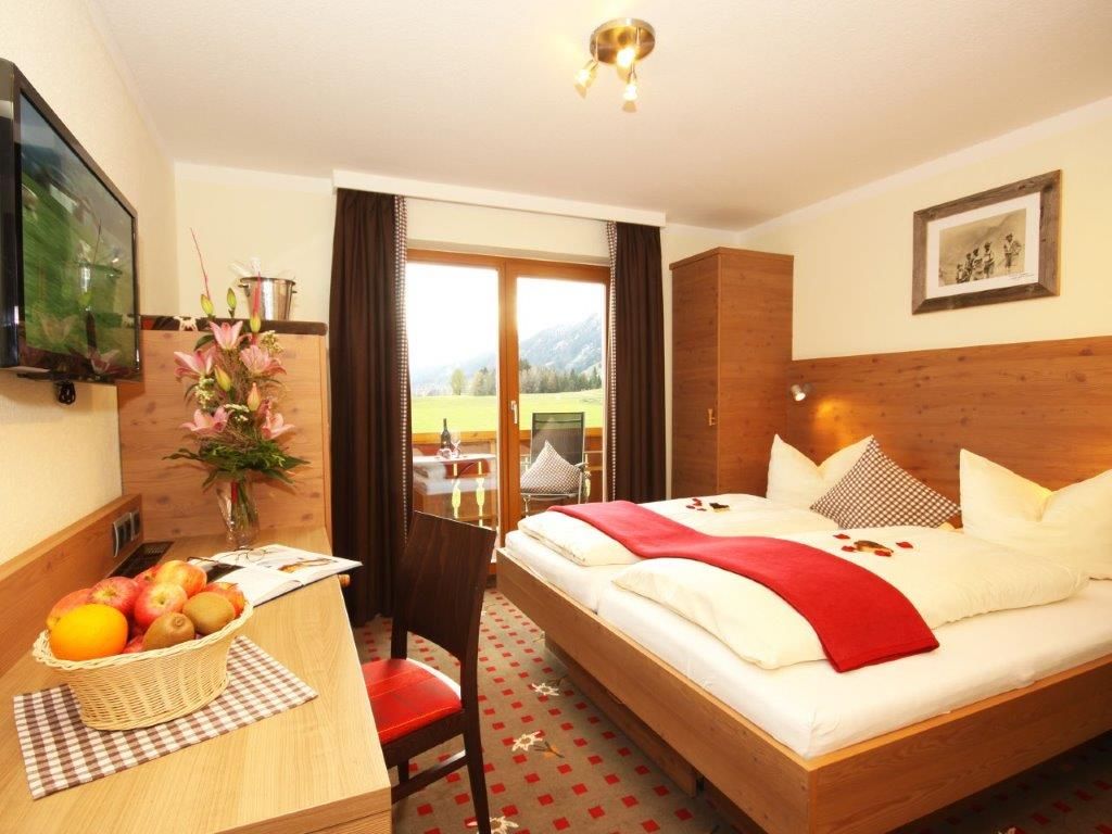 Landhotel Alphorn Doppelzimmer mit Balkon und Aussicht