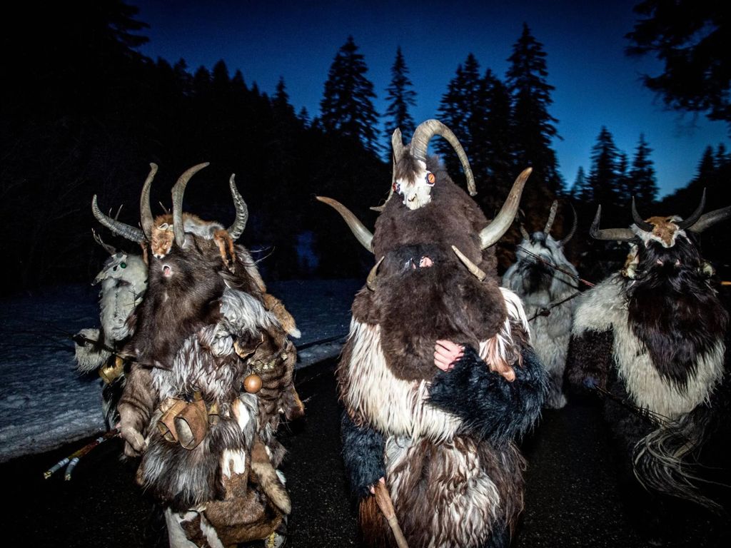 Klausentreiben im Allgäu – traditionelles Brauchtumsfest mit Masken und lauten Trommeln zur Vertreibung des Winters.