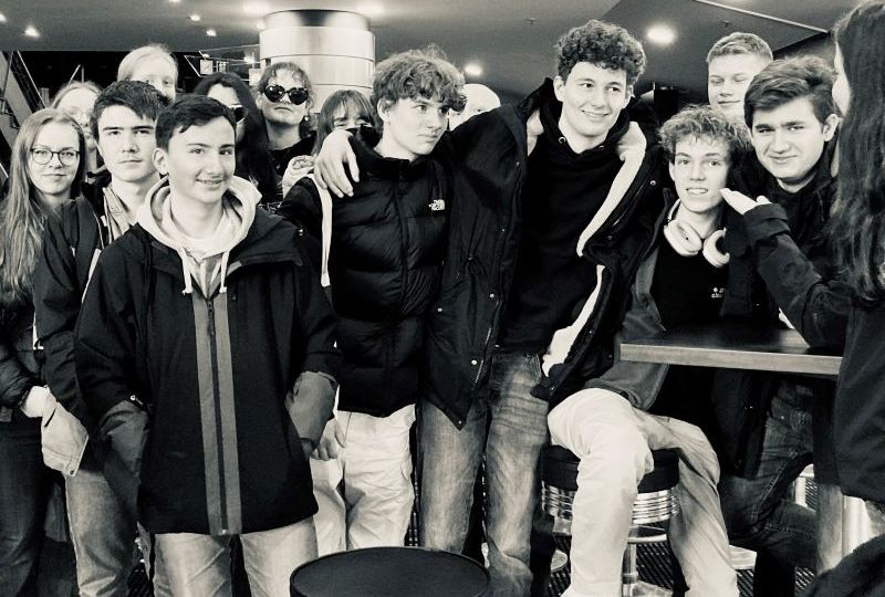 „Dear Future Children“ -Ein Kinobesuch der 10. Jahrgangsstufe