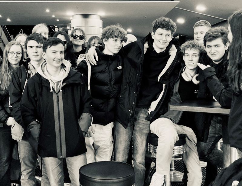 „Dear Future Children“ -Ein Kinobesuch der 10. Jahrgangsstufe