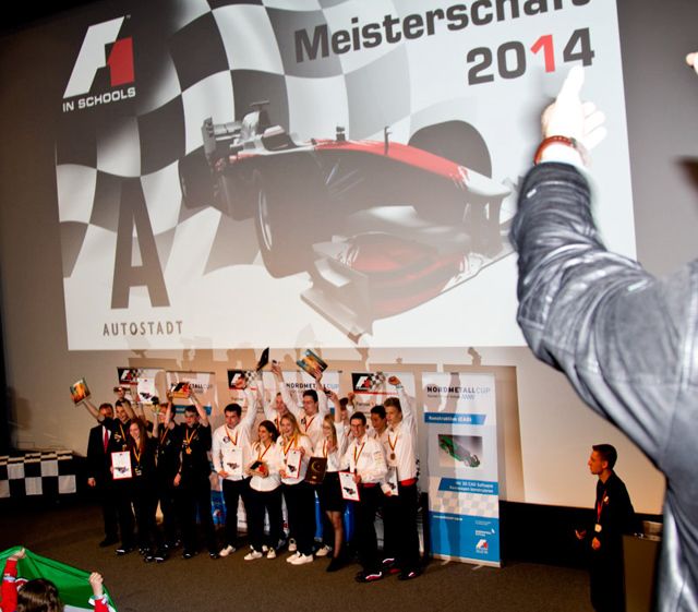 WAHNSINN IN WOLFSBURG – Javelin Racing fliegt nach Abu-Dhabi!