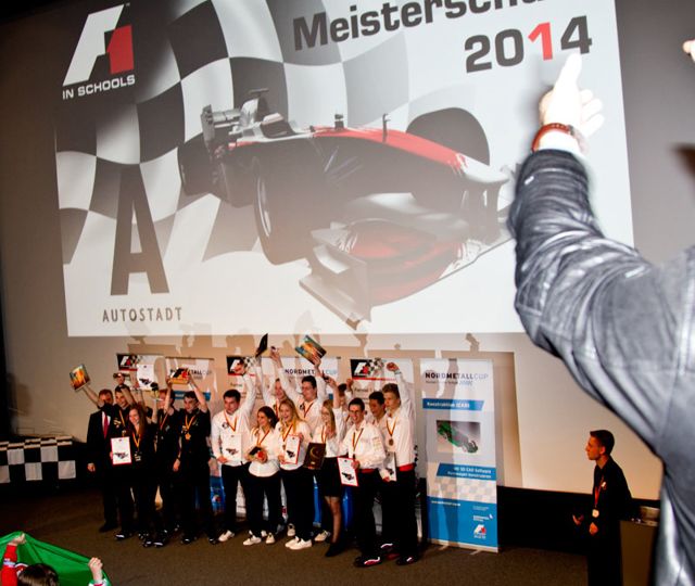 WAHNSINN IN WOLFSBURG – Javelin Racing fliegt nach Abu-Dhabi!