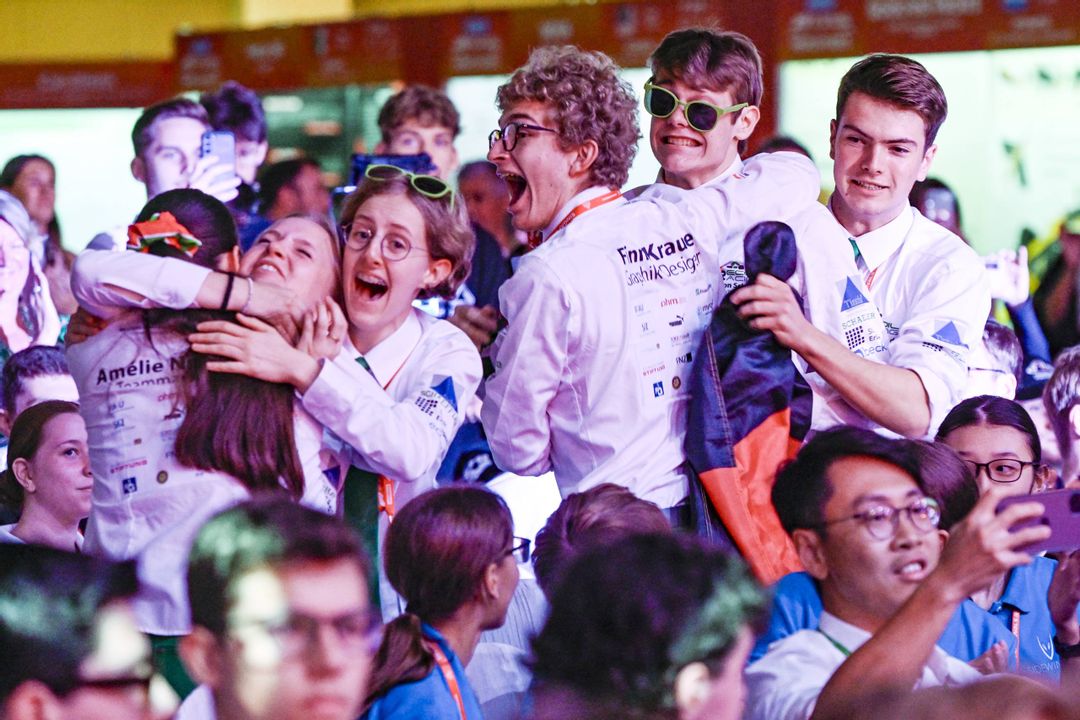 „And the world champions for 2023 – they are: Recoil Racing“ Schüler*innen des MTG Erlangen in Singapur Weltmeister 2023