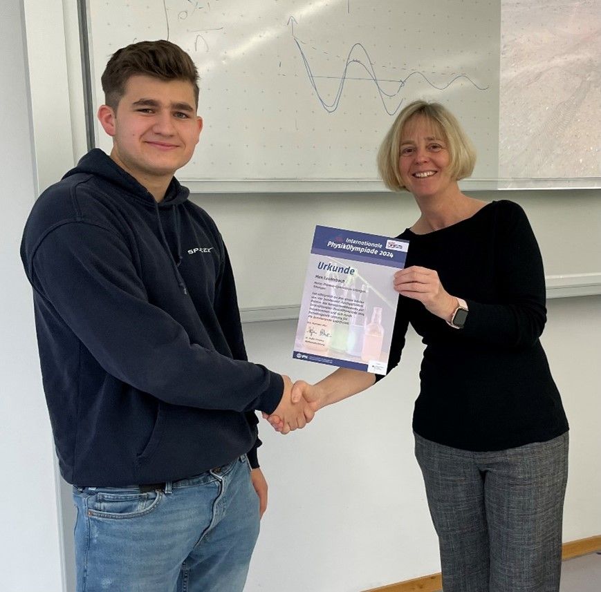 Max Lauterbach nimmt erfolgreich an der 54. Physik-Olympiade teil