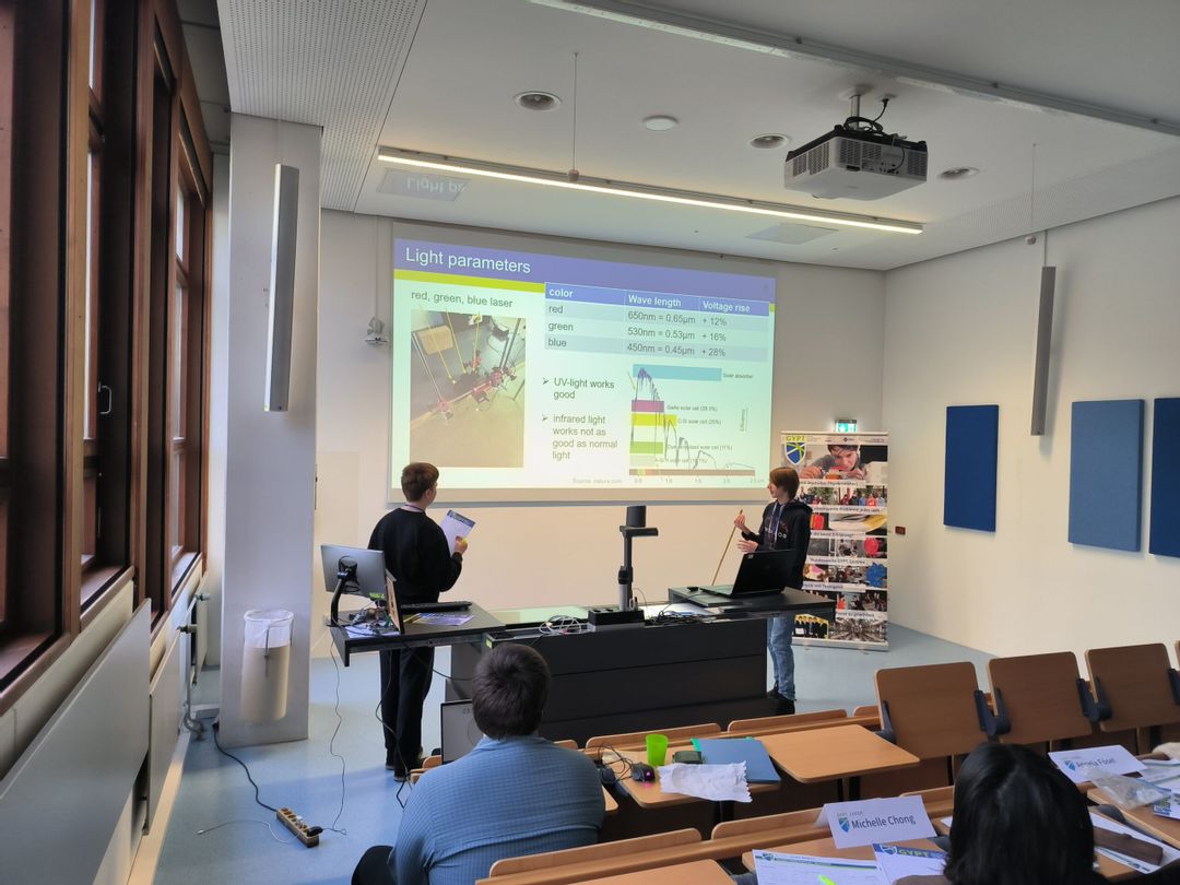 Lars Schmidt beim Young Physicists‘ Tournament erfolgreich