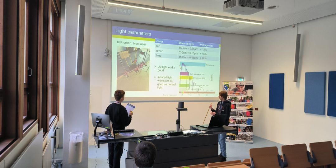 Lars Schmidt beim Young Physicists‘ Tournament erfolgreich