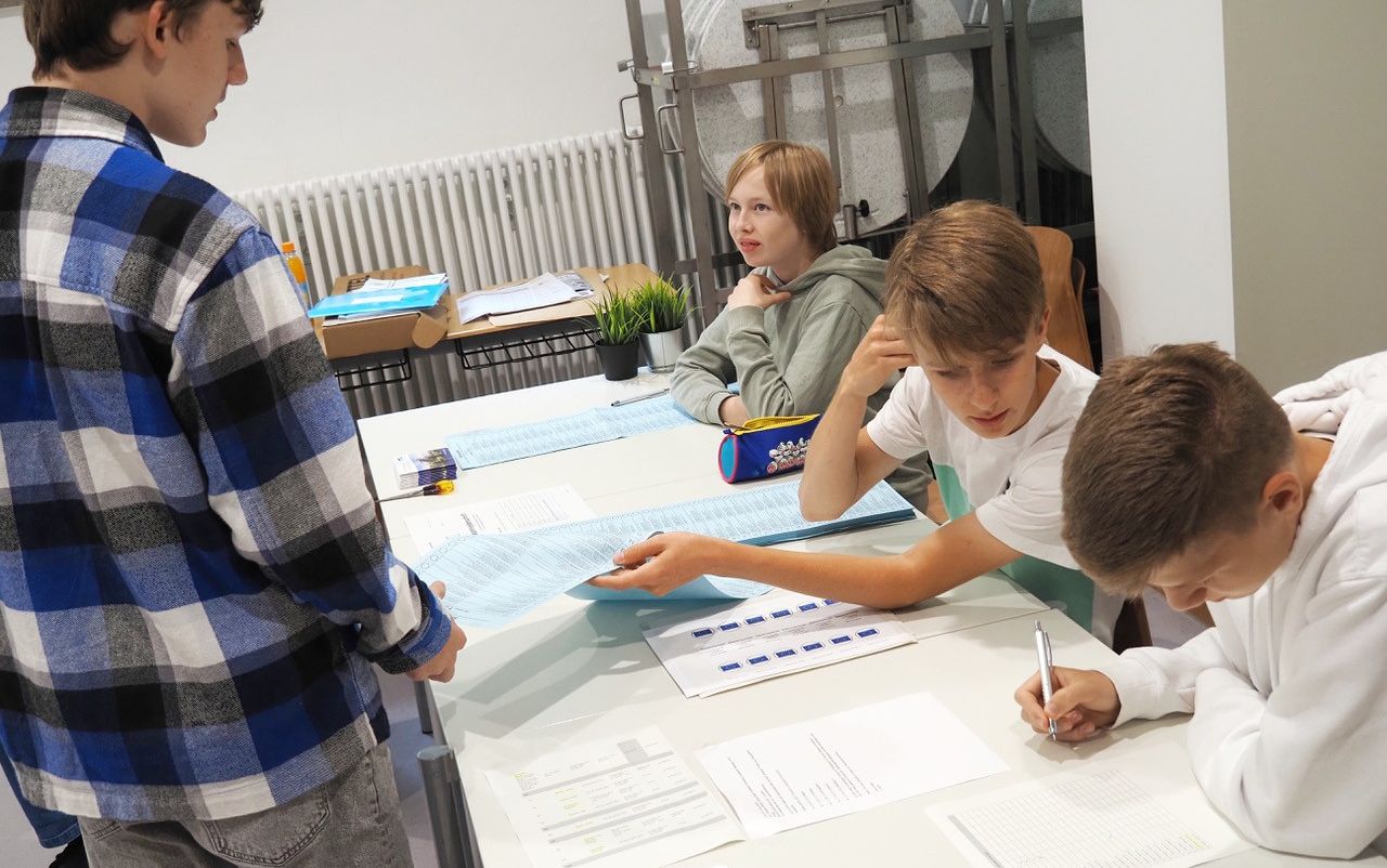 Das MTG (alle 9. Klassen) erprobt sich in Demokratie