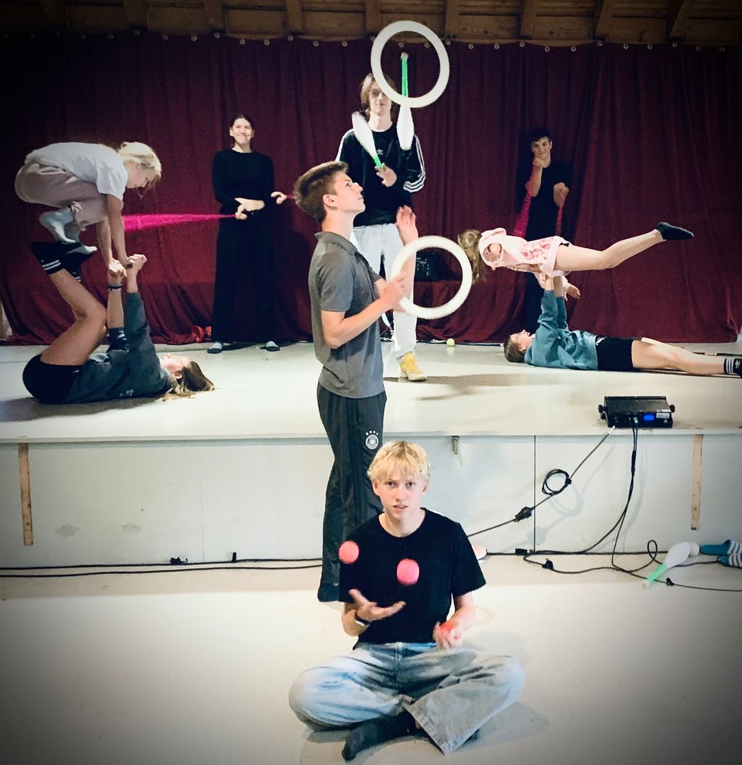 Kreativität auf Reisen: Zirkus, Film und Technik gestalten die große Show