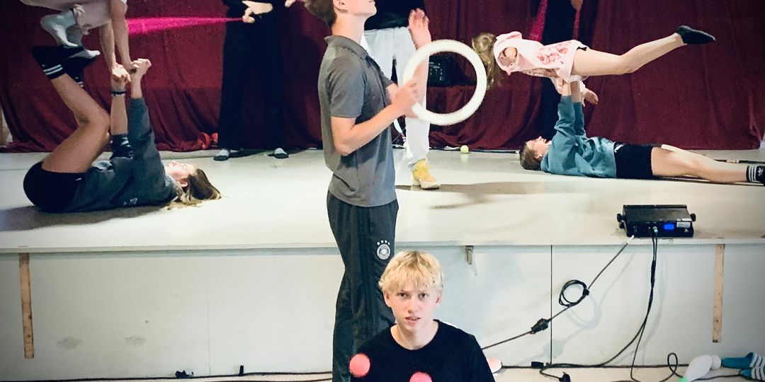 Kreativität auf Reisen: Zirkus, Film und Technik gestalten die große Show