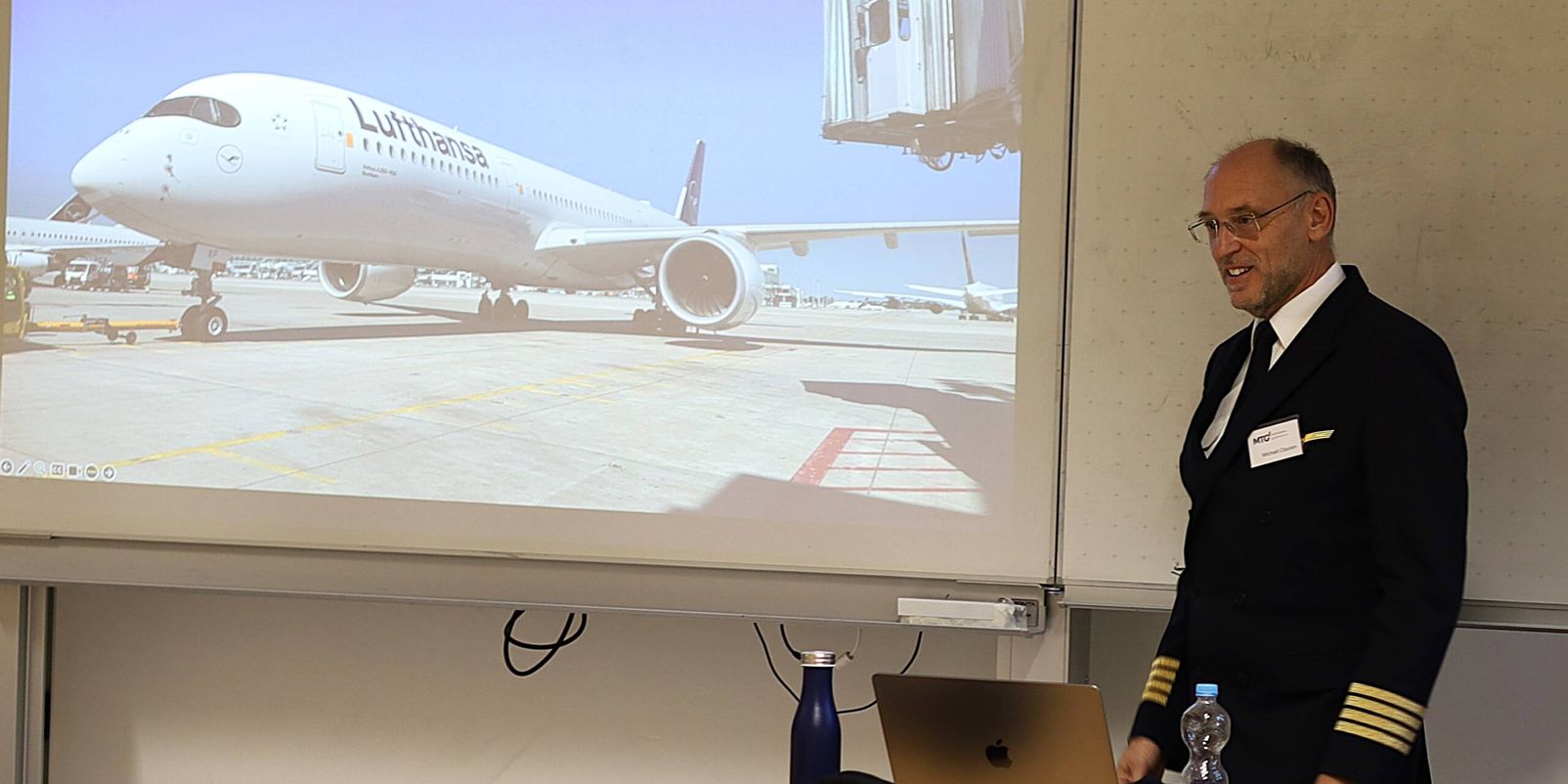 Die Welt der Berufe- von A (Airbuspilot) bis Z (Zahnarzt) – am MTG