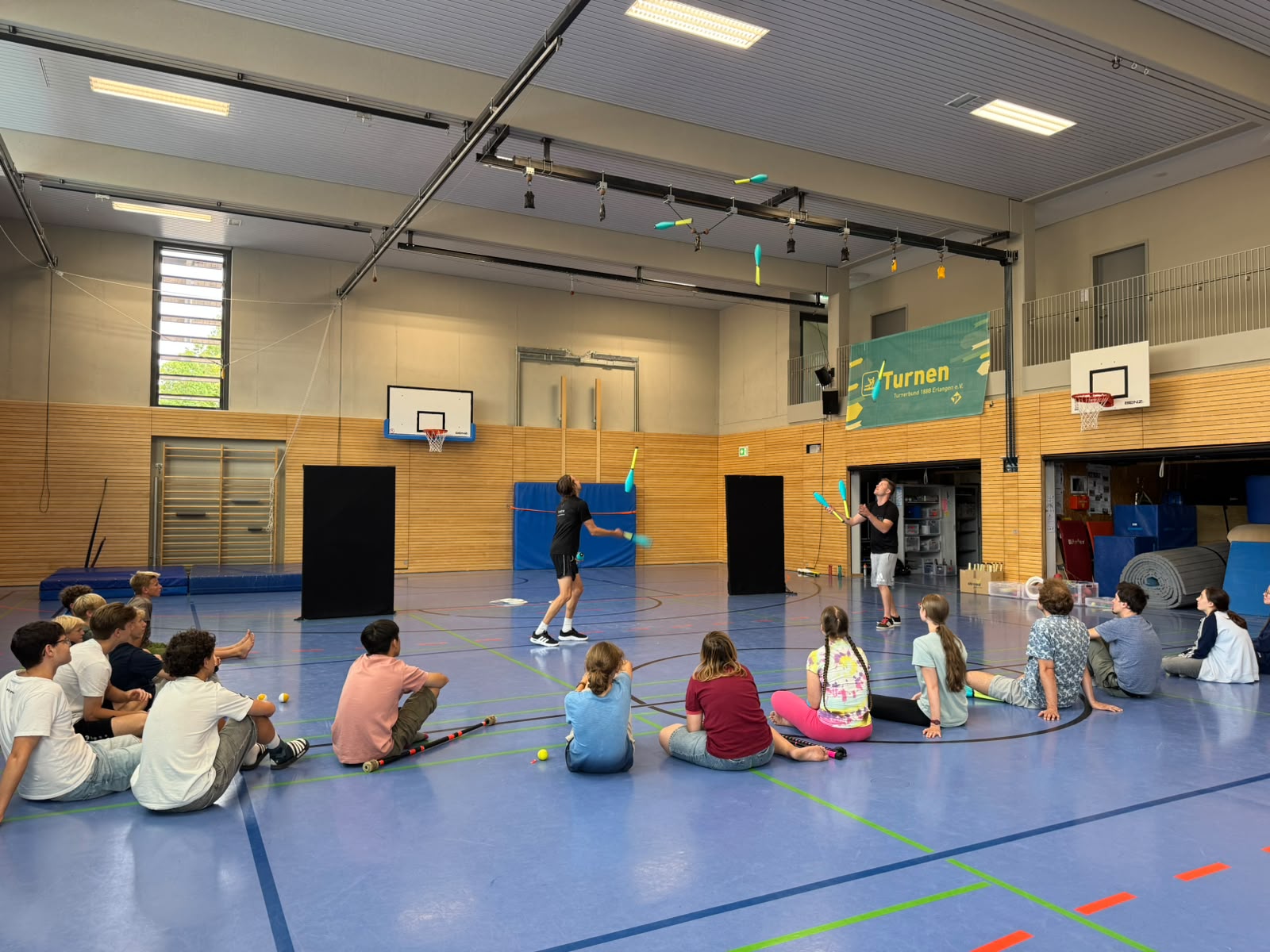 Jonglierweltmeister zu Gast im Schulzirkus Mozzarella
