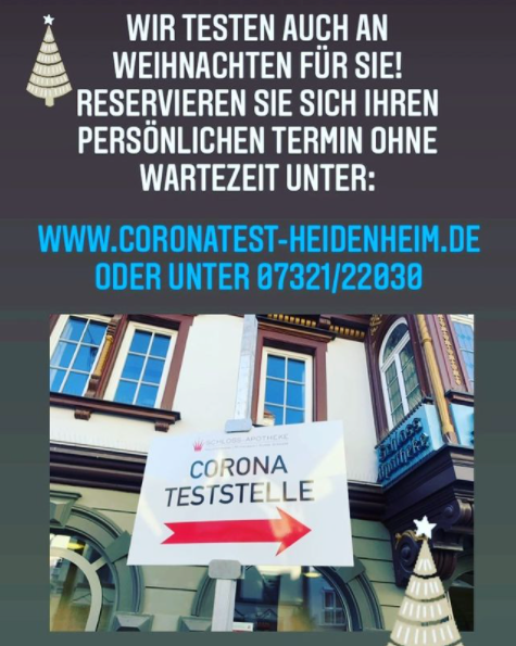 Anzeige für die Coronateststelle: Wir testen auch an Weihnachten für Sie! Reservieren Sie sich Ihren persönlichen Termin ohne Wartezeit unter: www.coronatest-heidenheim.de oder unter 07321/22030 Darunter ein Bild des Schildes der Teststelle, im Hintergrund die Schlossapotheke