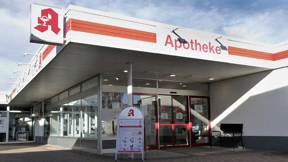 Außenansicht Schlossapotheke Mittelrain