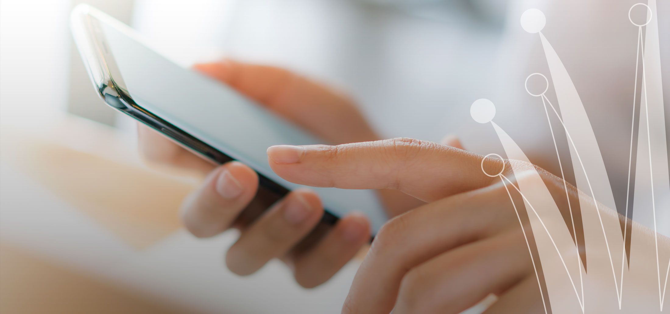 Zwei Hände, in der einen Hand ein Smartphone, die andere Hand will etwas antippen