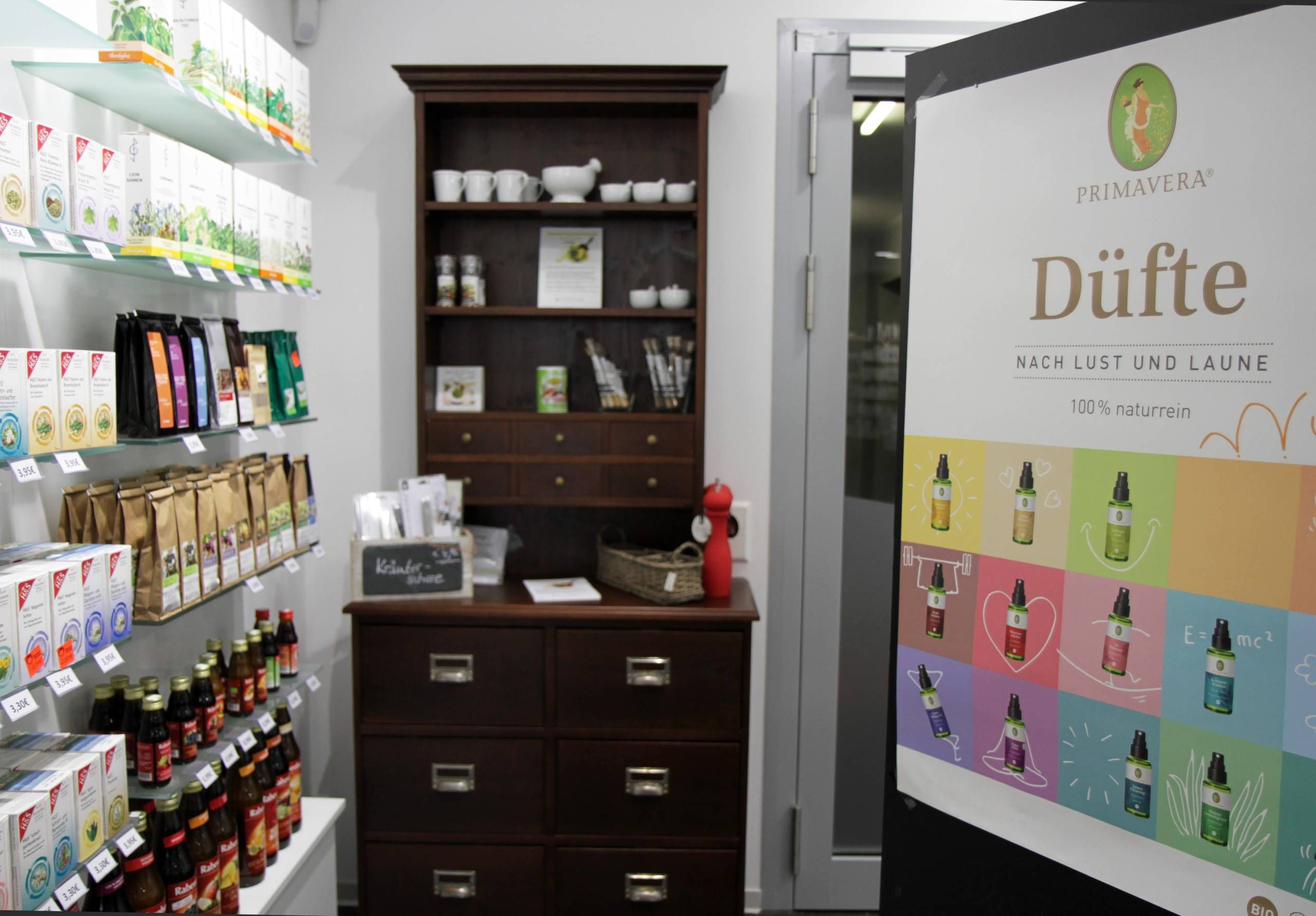 Innenansicht der Schlossapotheke Kurze Strasse