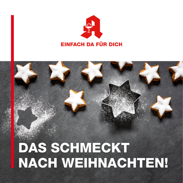 Zimtsterne vor grauem Hintergrund mit einem Sternausstecher, darunter der Schriftzug "Das schmeckt nach Weihnachten!"