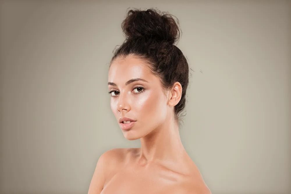 Model für Nasolabialfalte