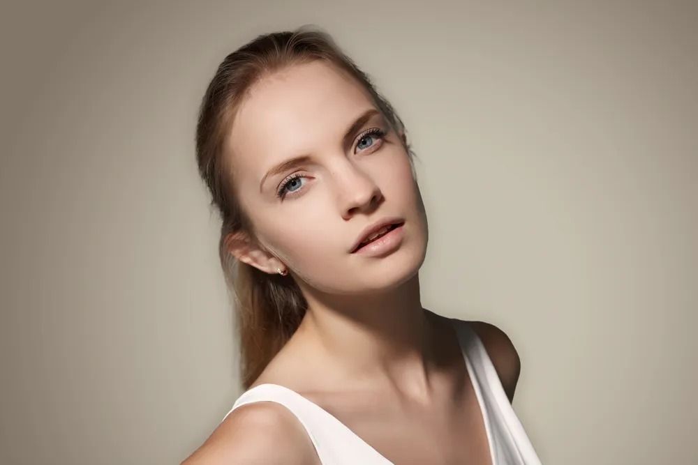 Model für Kinnkorrekturen
